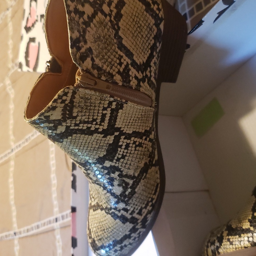 Womans ankle boots